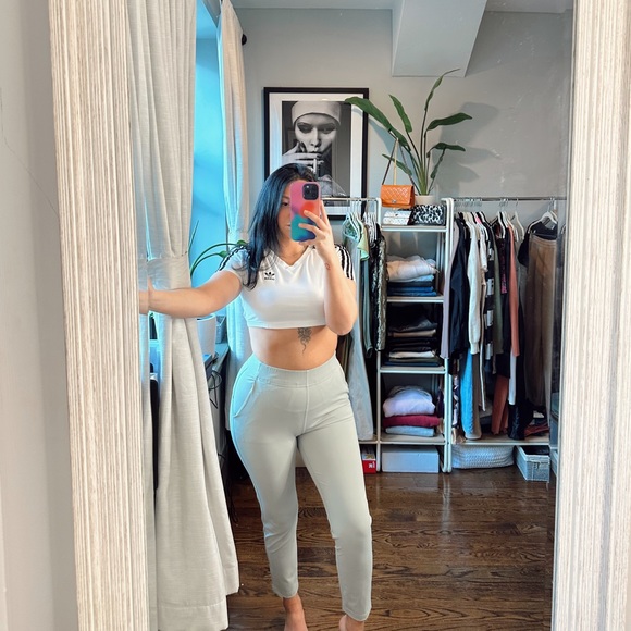 Aritzia The Group by Babaton Weekender Pant - Picture 1 of 10